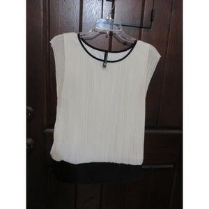 RENDEXVOUS  LADIES WHITE SLEEVELESS DRESSY TOP SIZE L